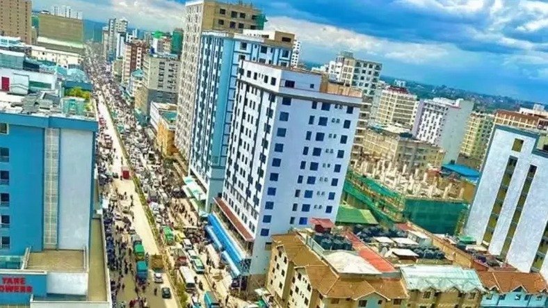 SE DERRUMBA UN EDIFICIO EN CONSTRUCCIÓN EN NAIROBI Y SE TEME QUE HAYA DECENAS DE PERSONAS ATRAPADAS